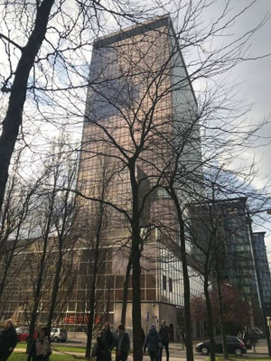 View of building WTC III with some passers.