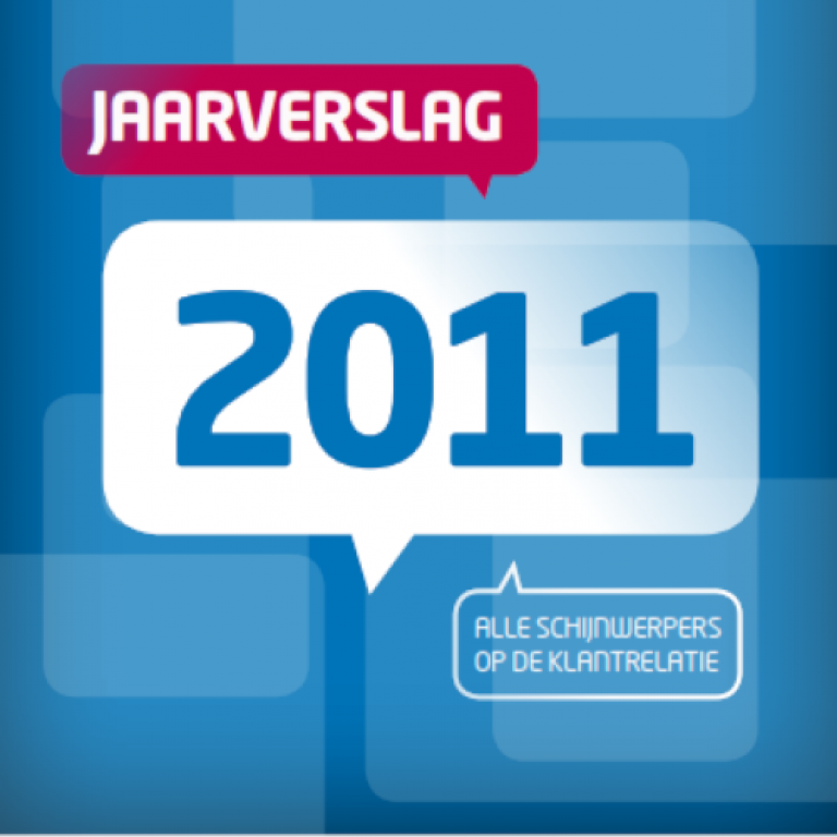 Cover van het jaarverslag van 2011 met een rechthoekige tekstballon waarin het nummer 2011 staat.
