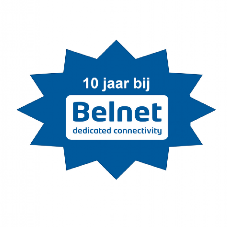 Een blauwe ster met het Belnet-logo erin en de titel '10 jaar bij Belnet" erboven