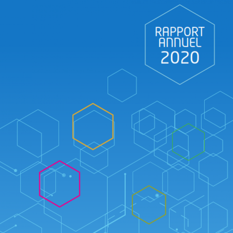 Couverture du rapport annuel 2020. Fond bleu avec des hexagones aux contours colorés.